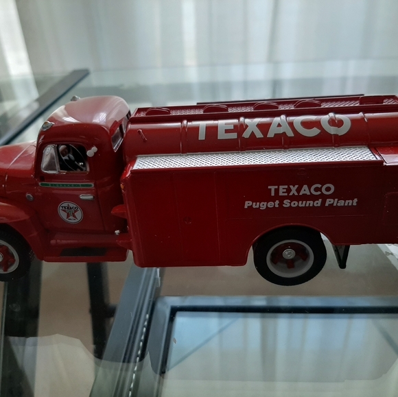 1955 DIAMOND-T FUEL TANKER TEXACO TOY TRUCK BUNDLE - Picture 11 of 12